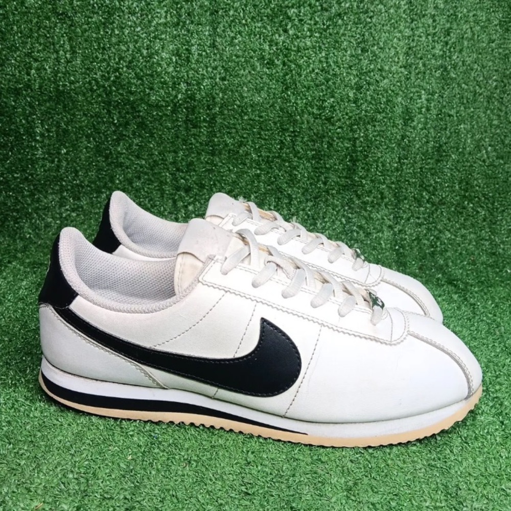 Nike Cortez Sz 8.5 Wmn ( 7 Y ) White / Black 72 Cool Retro Athletic Sneakers